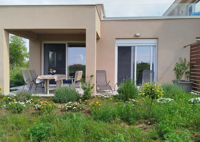 Do Nothing Land Case de vacanță *